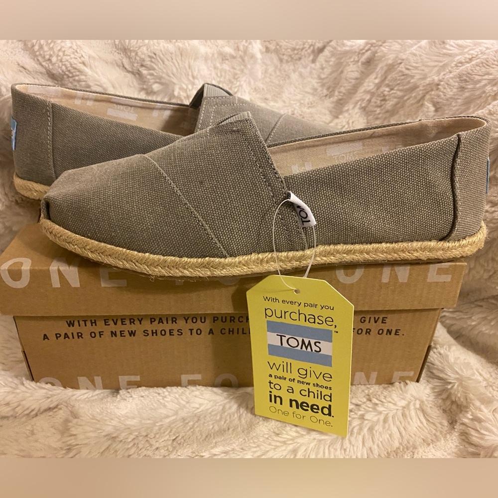 TOMS Women's Drizzle Grey Washed Canvas with Rope Sole, size 7